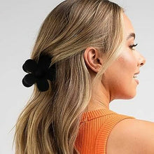 Load image into Gallery viewer, Daisy Jaw Hair Clip - Black
