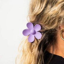 Load image into Gallery viewer, Daisy Jaw Hair Clip - Lilac

