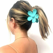 Load image into Gallery viewer, Daisy Jaw Hair Clip - Aqua
