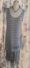 Load image into Gallery viewer, Grey stripe leggings
