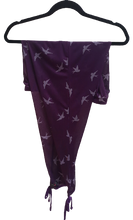 Load image into Gallery viewer, Printed mesh leggings - purple/grape
